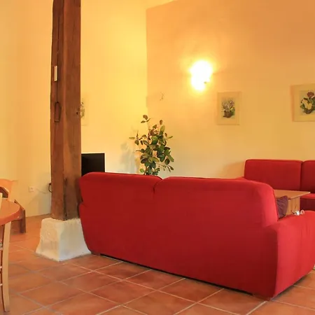Dom wakacyjny Inviting 3-bed House In Biron *