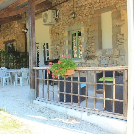 Inviting 3-bed House In Biron Dom wakacyjny
