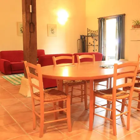 Inviting 3-bed House In Biron