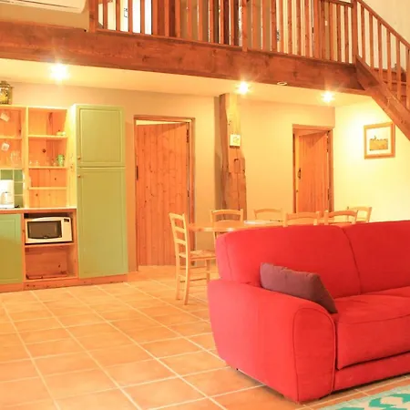 Dom wakacyjny Inviting 3-bed House In Biron